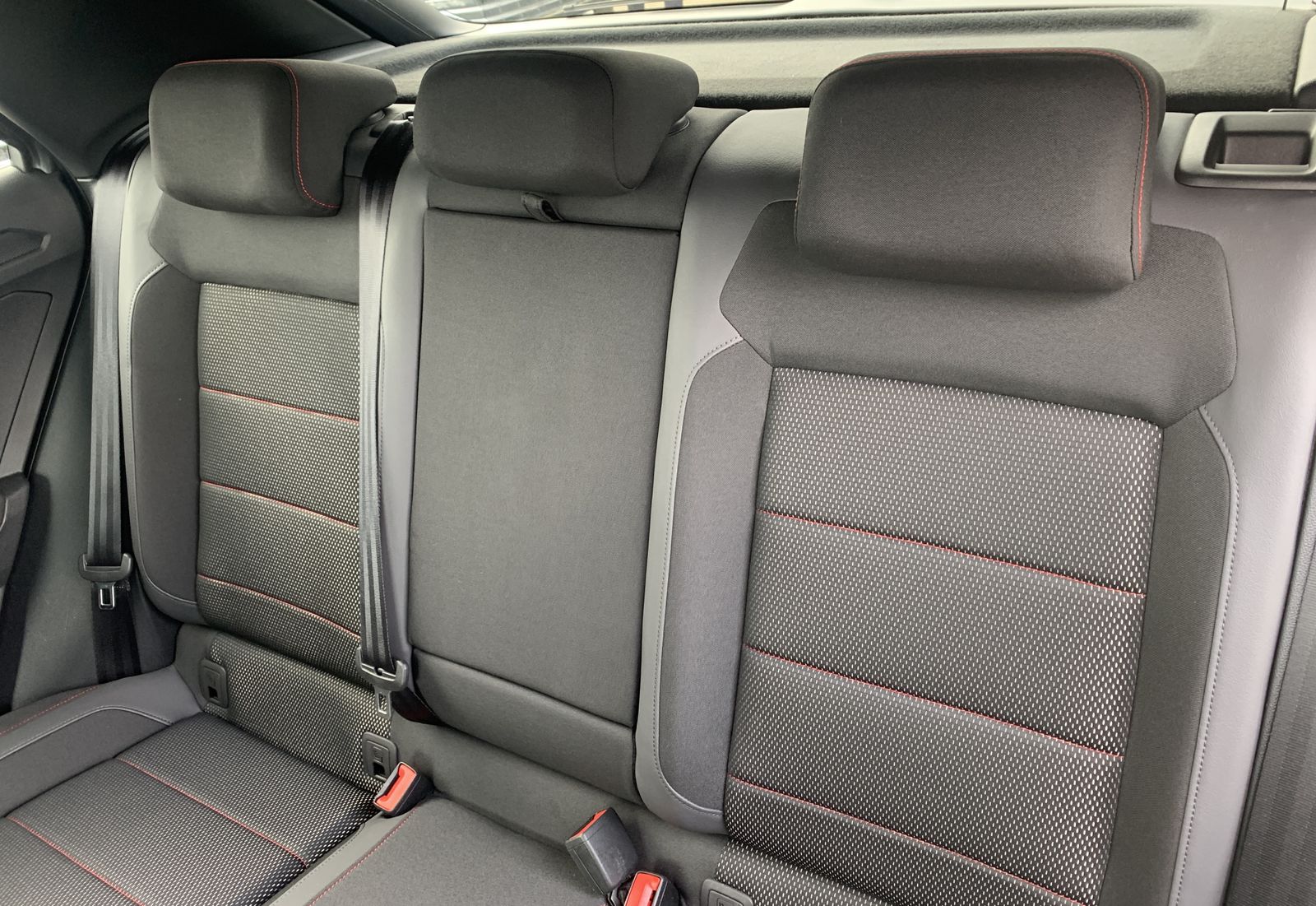 Volkswagen T-Roc 1.5 TSI Sport - Samsaru's Car Outlet