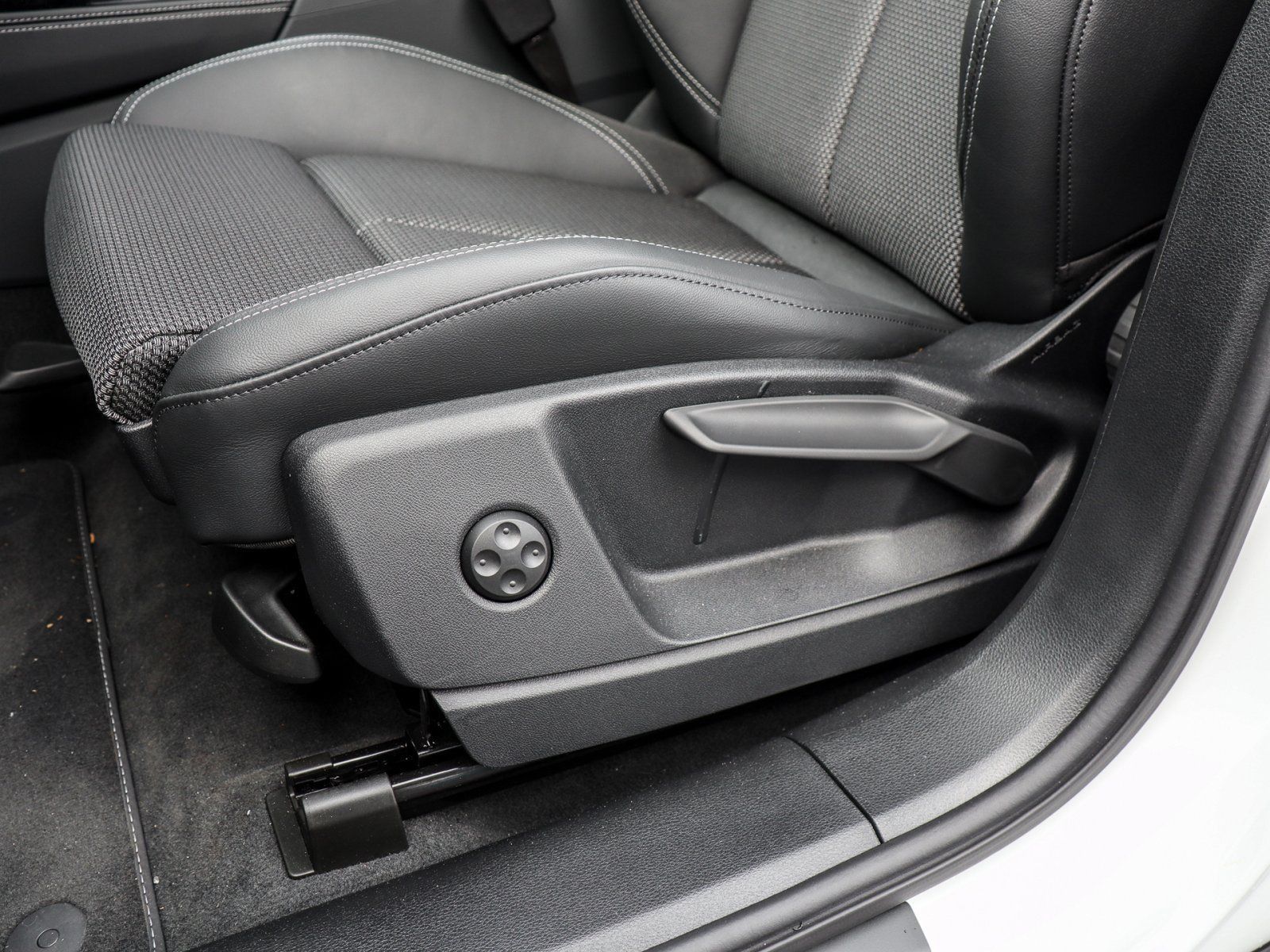 Audi Q5 50 TFSI e S-Line Luft AHK Matrix