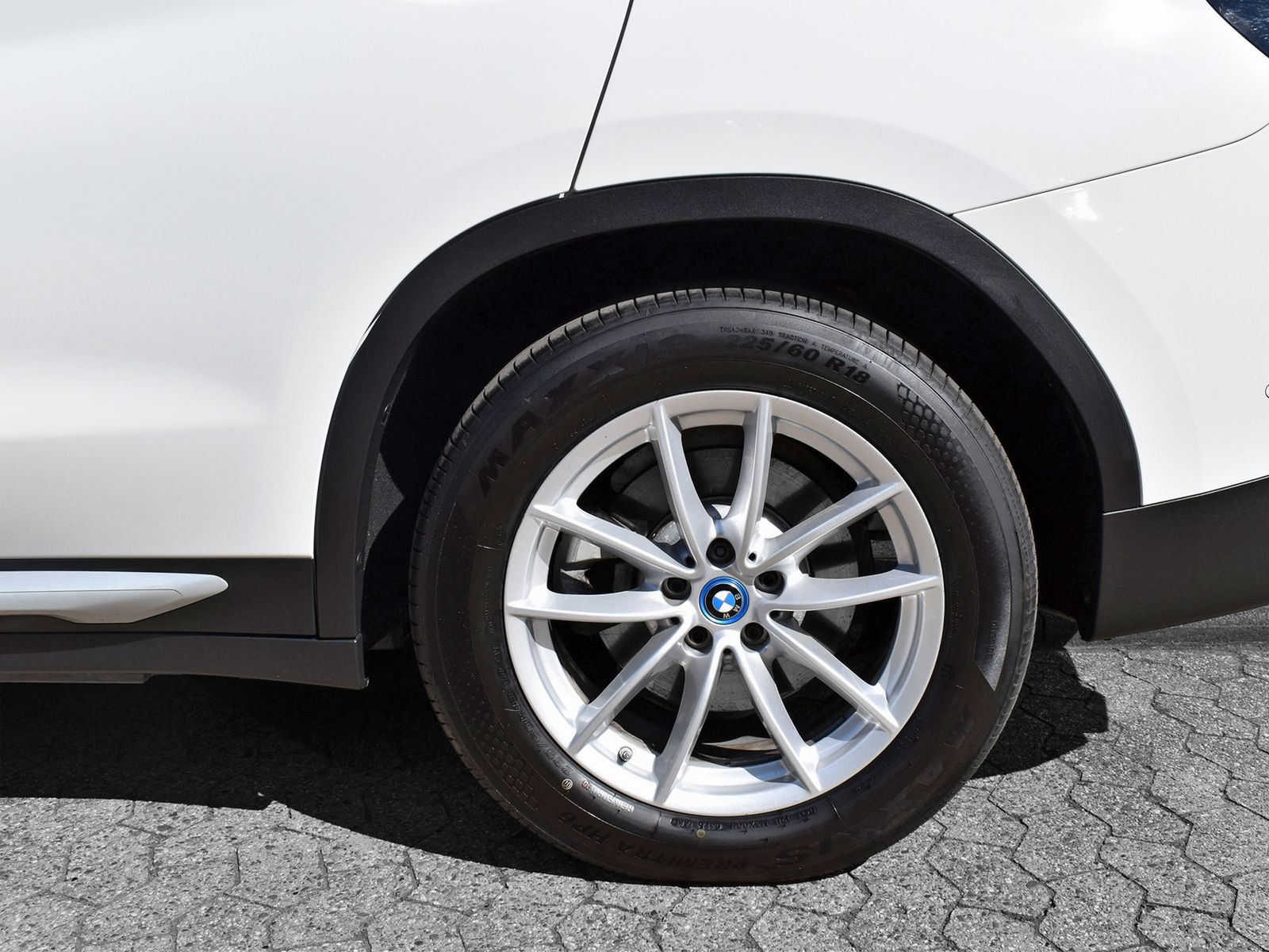 BMW X3 xDrive30e DAB LED WLAN Parkassistent AHK Shz