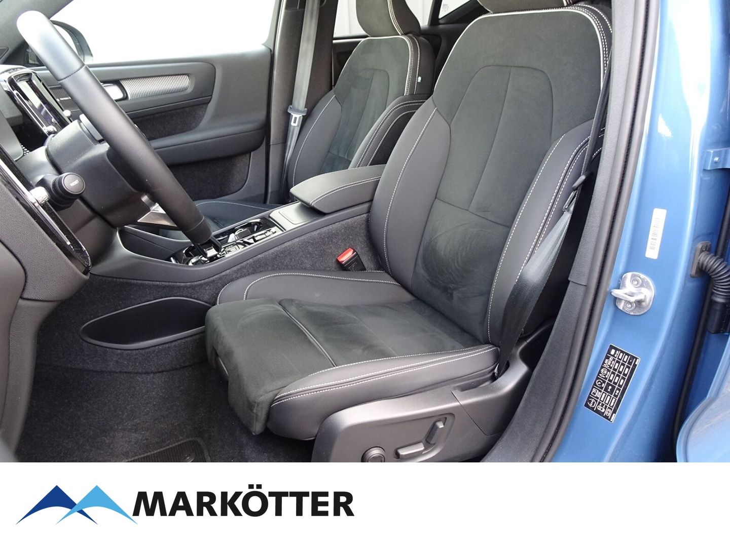 Volvo XC40 B3 Plus Dark - Samsaru's Car Outlet