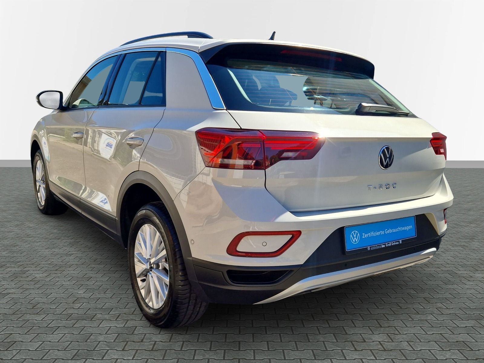 Volkswagen T-Roc Life - Samsaru's Car Outlet