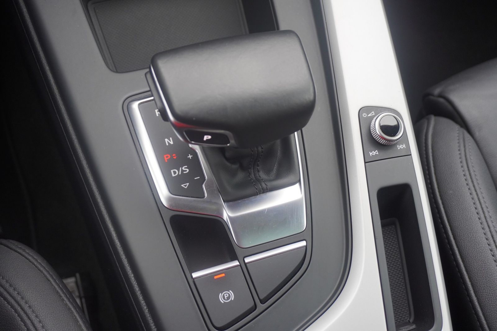 Audi A4 35 2.0 TFSI Avant S-line - Samsaru's Car Outlet