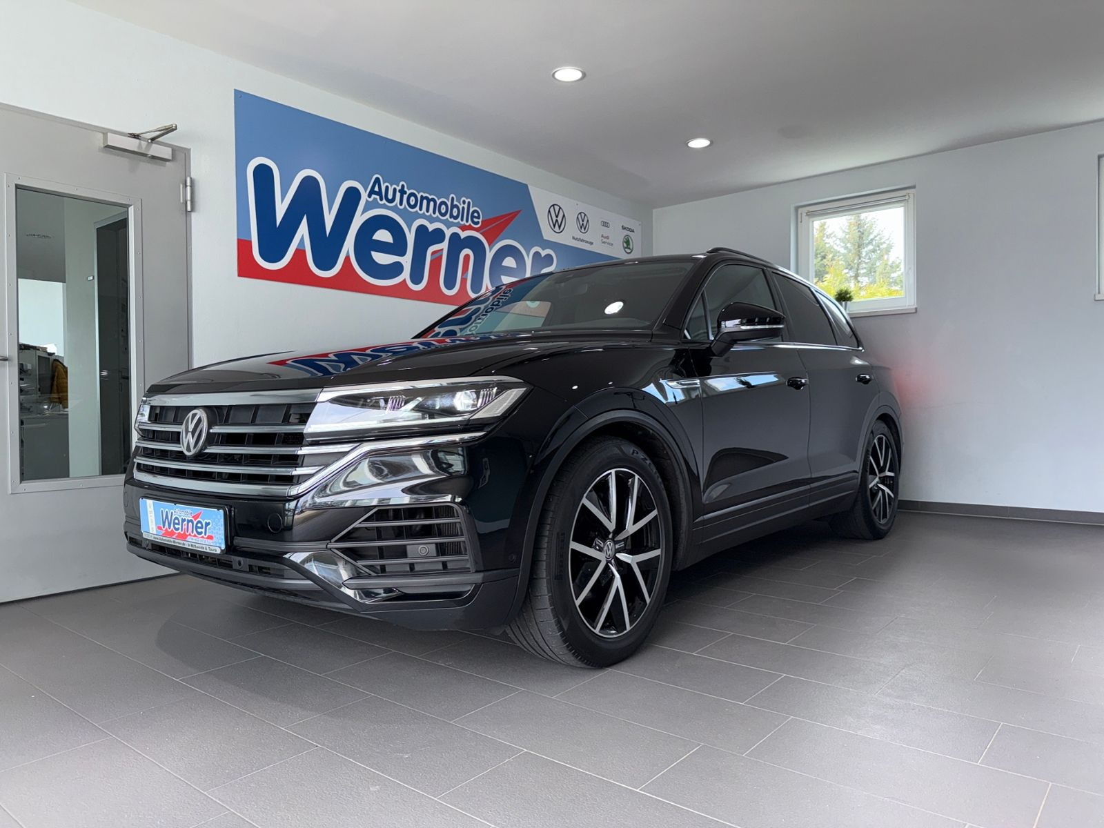 Volkswagen Touareg 3.0TDI V6 4MOTION - Samsaru's Car Outlet