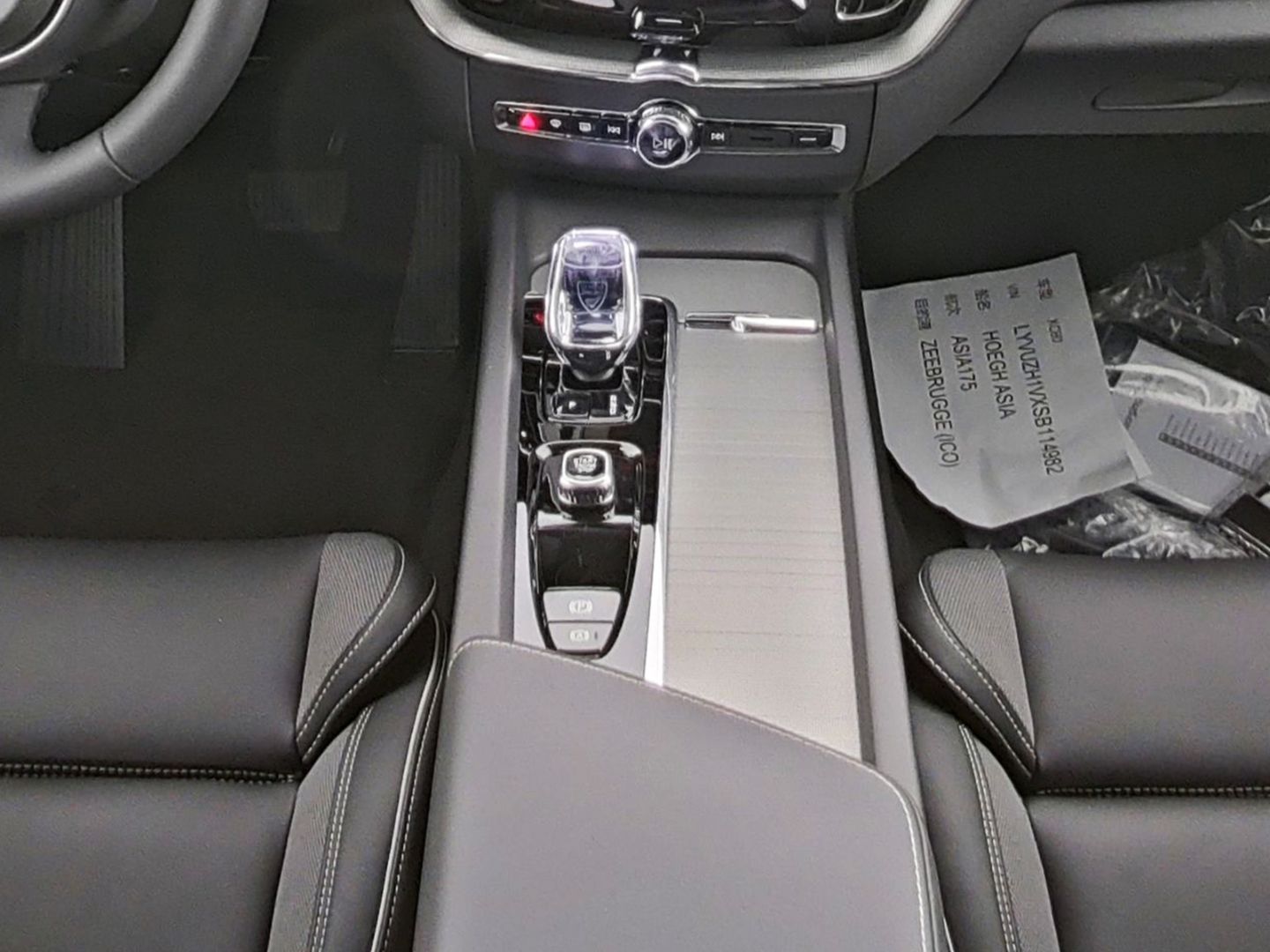 Volvo XC60 T6 Ultra Black Edition Recharge Plug-In Hyb