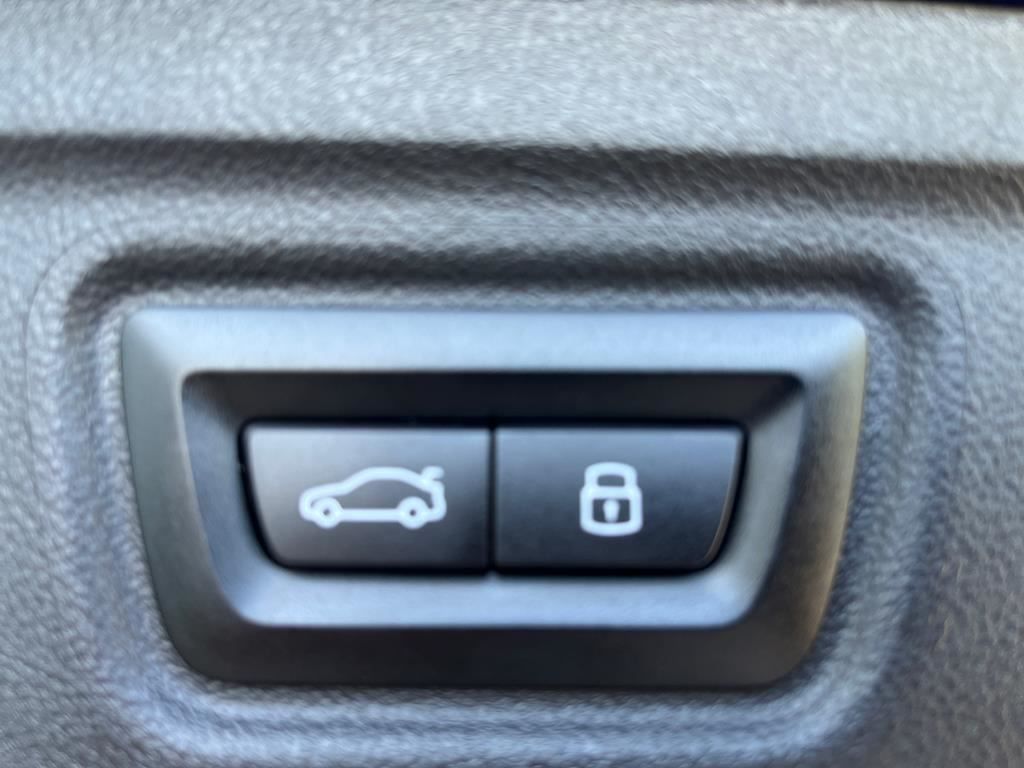 BMW 330e Touring xDrive M Sport AHK+ACC+Inno+Pano+