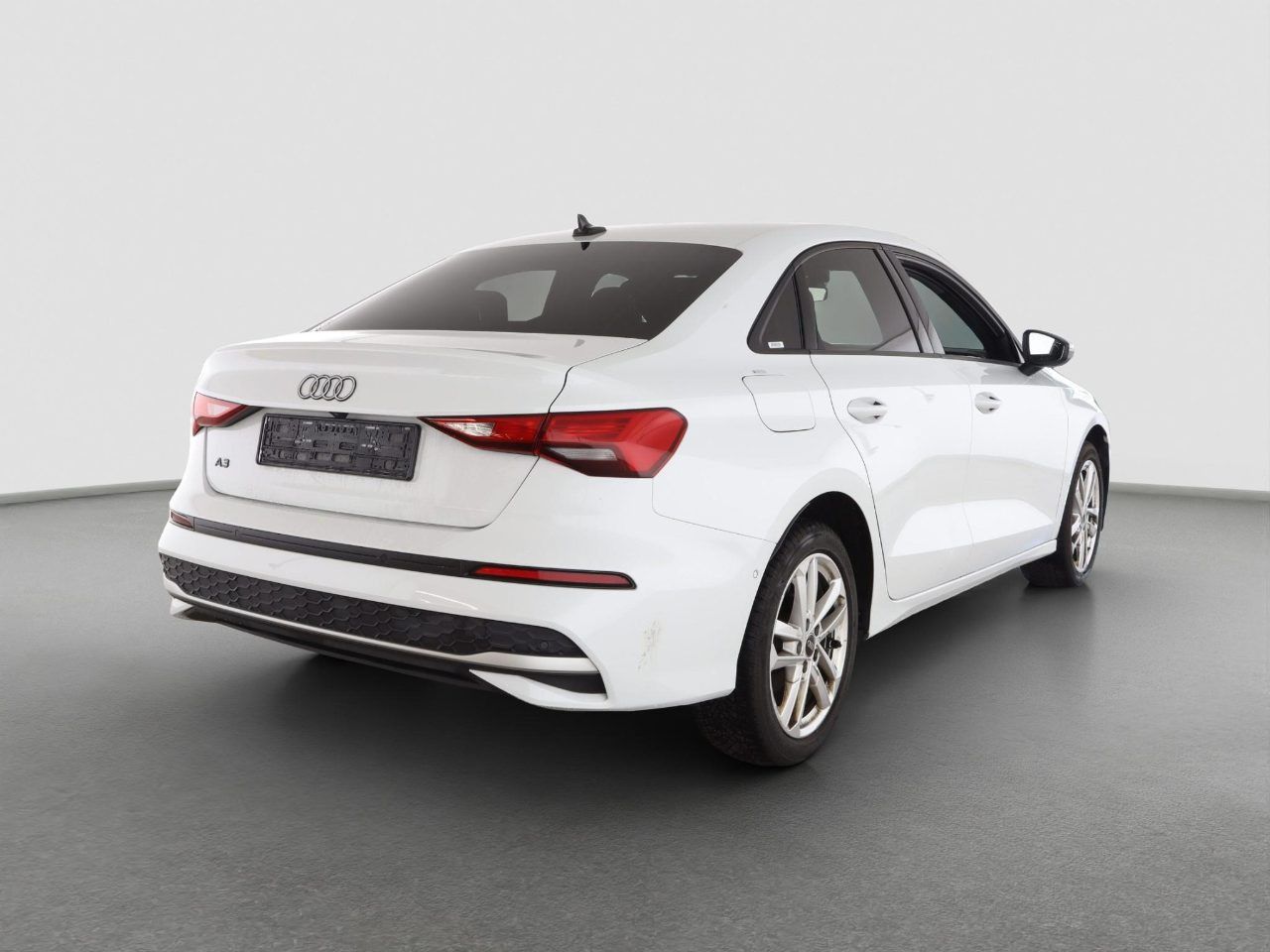 Audi A3 Limousine ADVANCED 30 TFSI S-TRONIC - Samsaru's Car Outlet