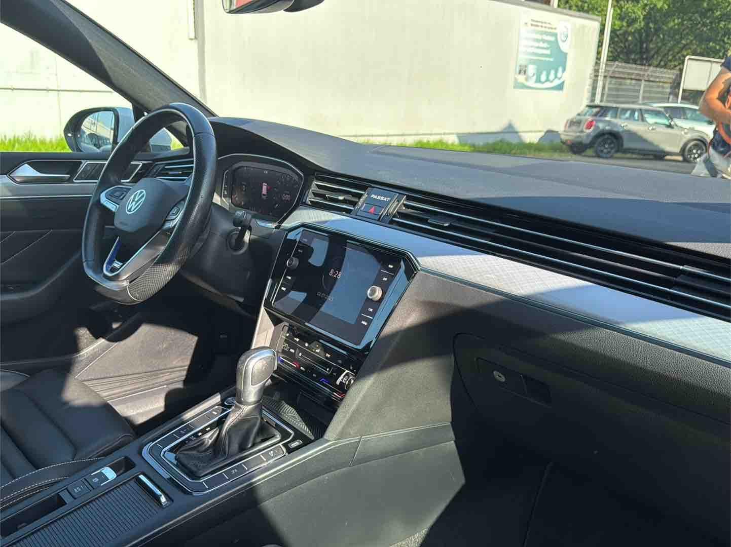 Volkswagen Passat Variant GTE - Samsaru's Car Outlet