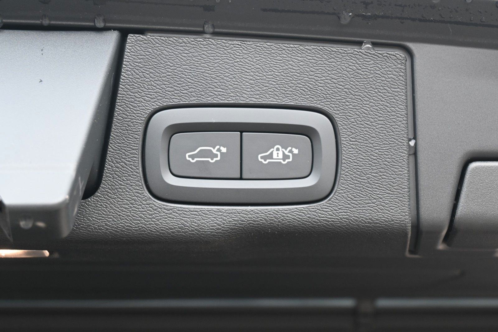 Volvo XC60 B5 Benzin AWD Plus Dark*FSHZG*360°*ACC*AHK