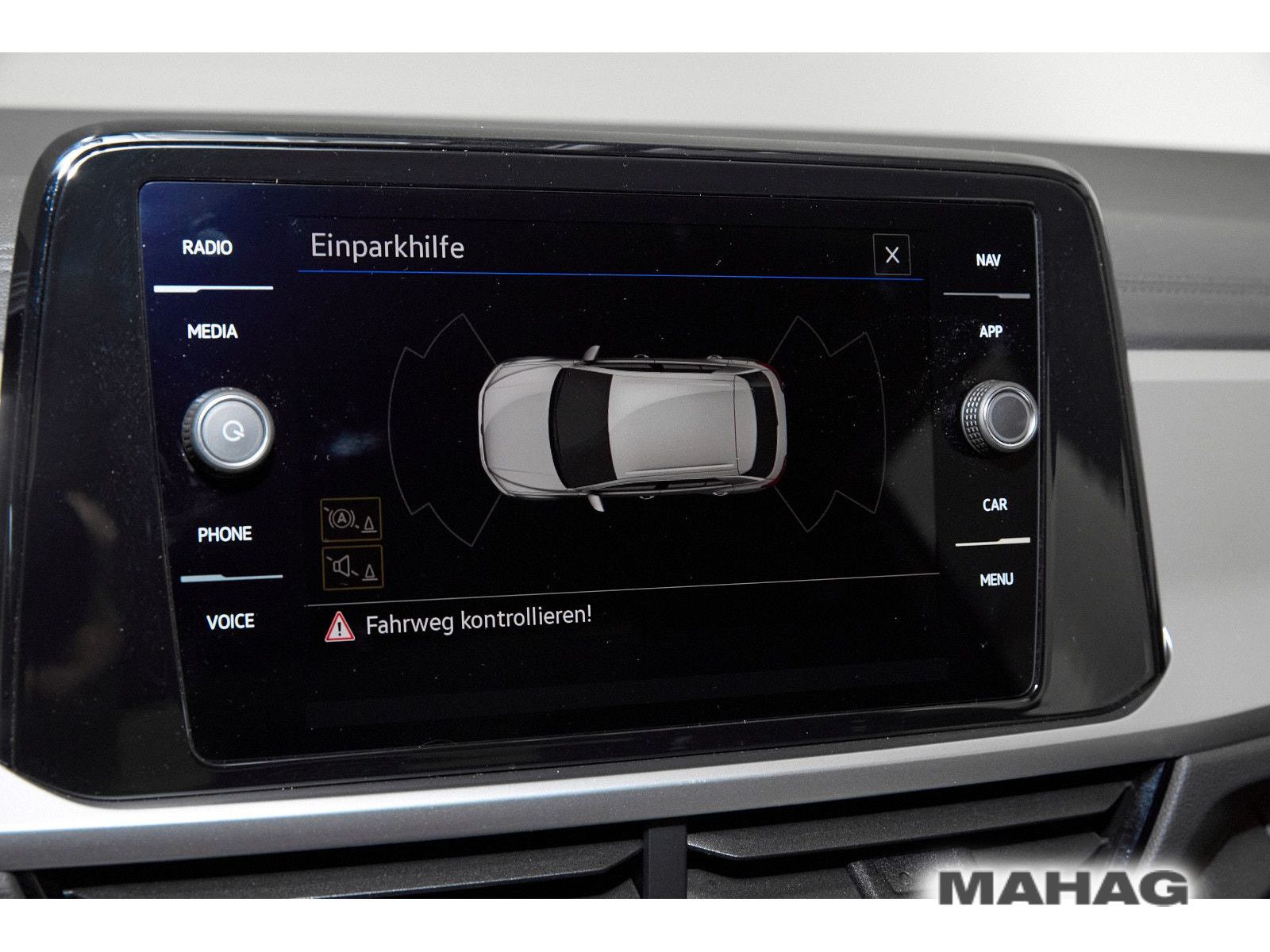 Volkswagen T-ROC 1.5 TSI LIFE - Samsaru's Car Outlet