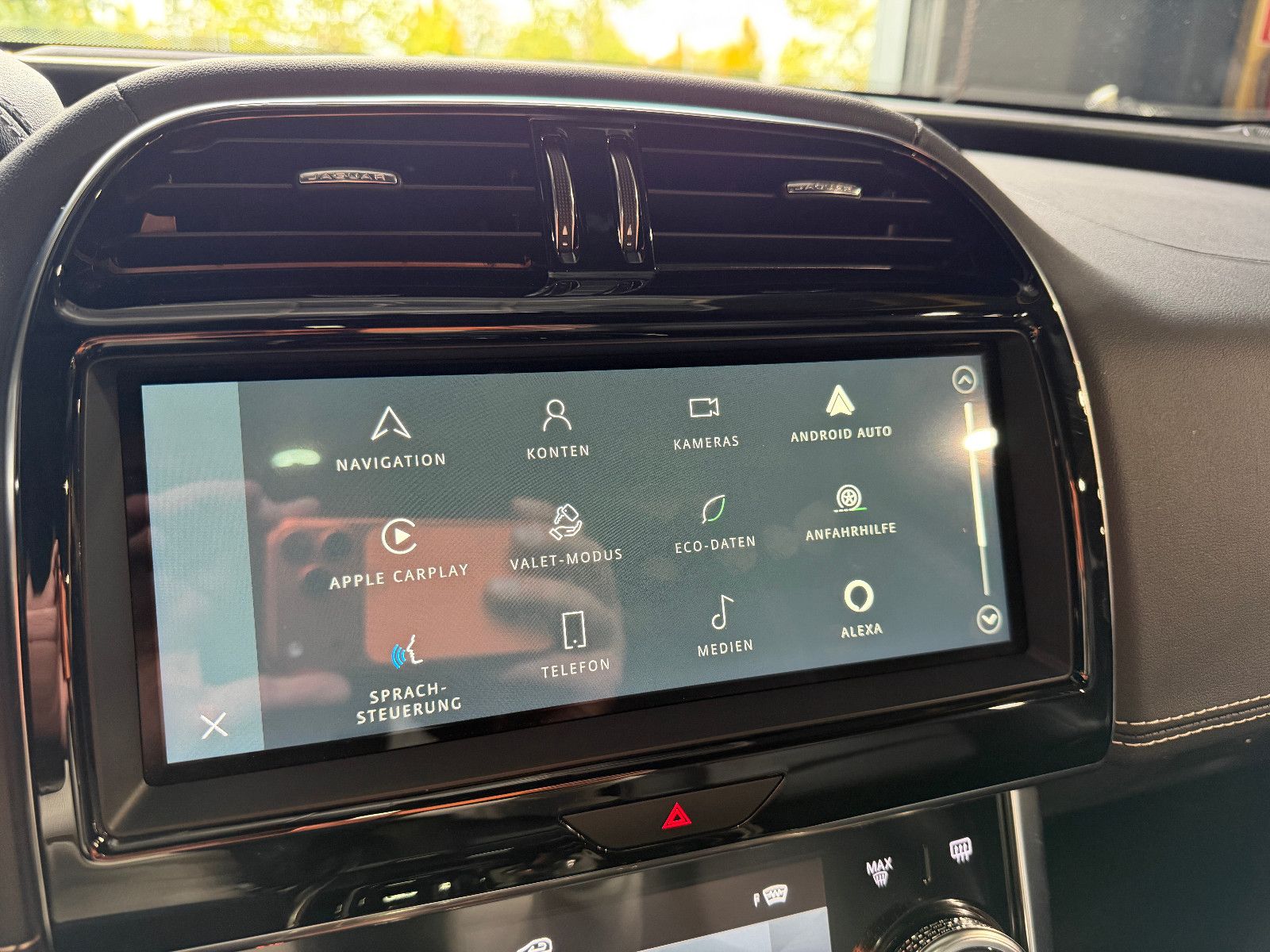 Jaguar XE R-Dynamic Black/PANO/360''KAM/MERIDIAN/LED