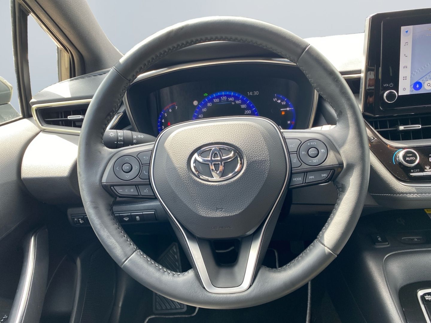 Toyota Corolla 1.8 Hybrid - Samsaru's Car Outlet