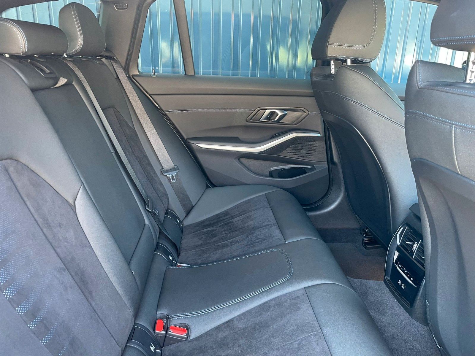 BMW 320D Aut Touring M SPORT - Samsaru's Car Outlet