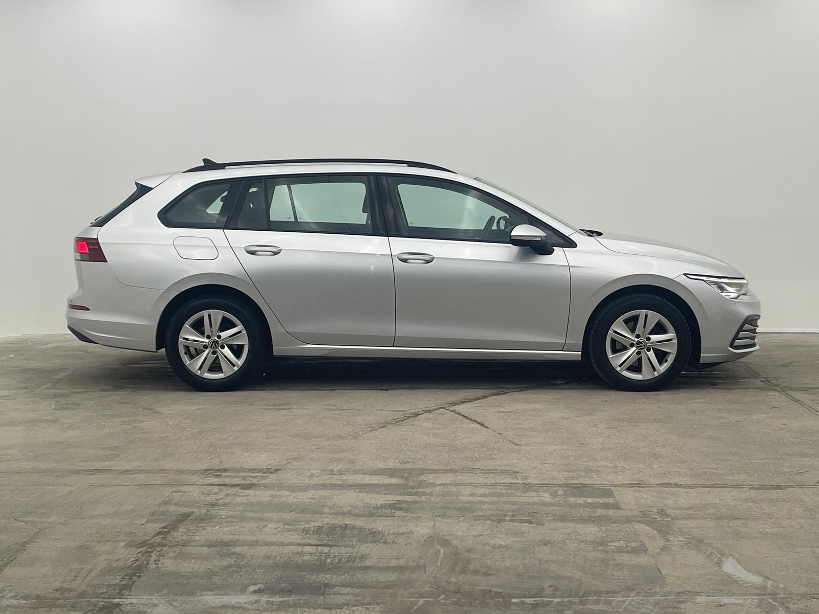 Volkswagen Golf 1.0 eTSI Life - Samsaru's Car Outlet