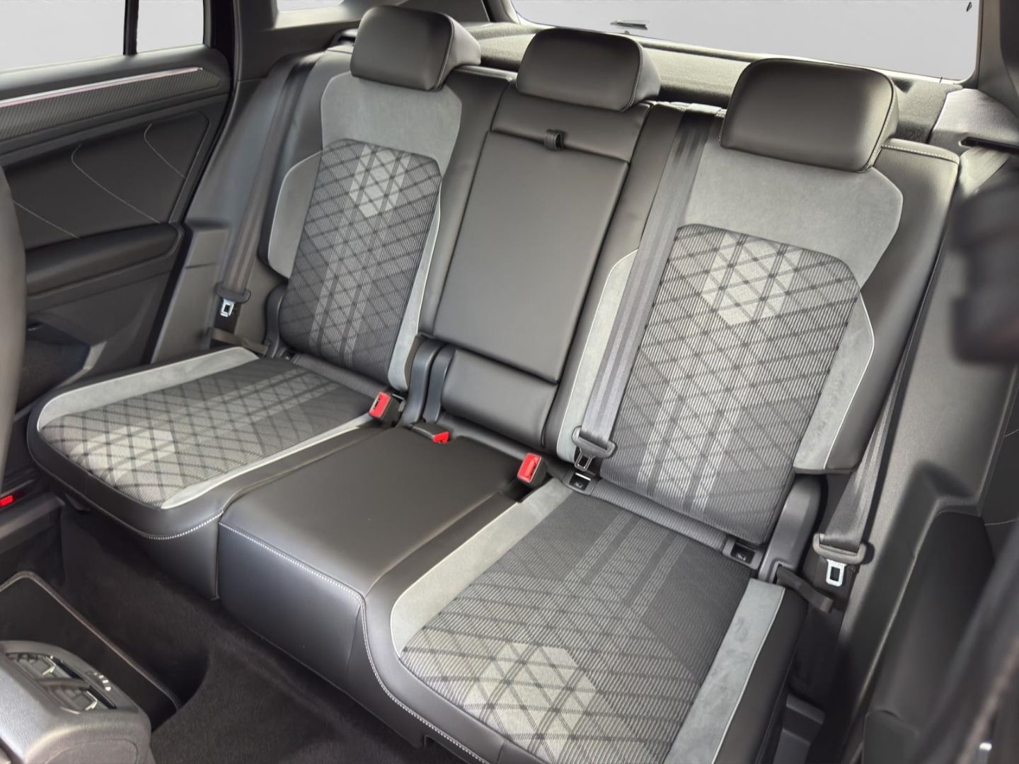 Volkswagen Tiguan 2.0 TDI 4Motion R-Line Black Style Alu Ma