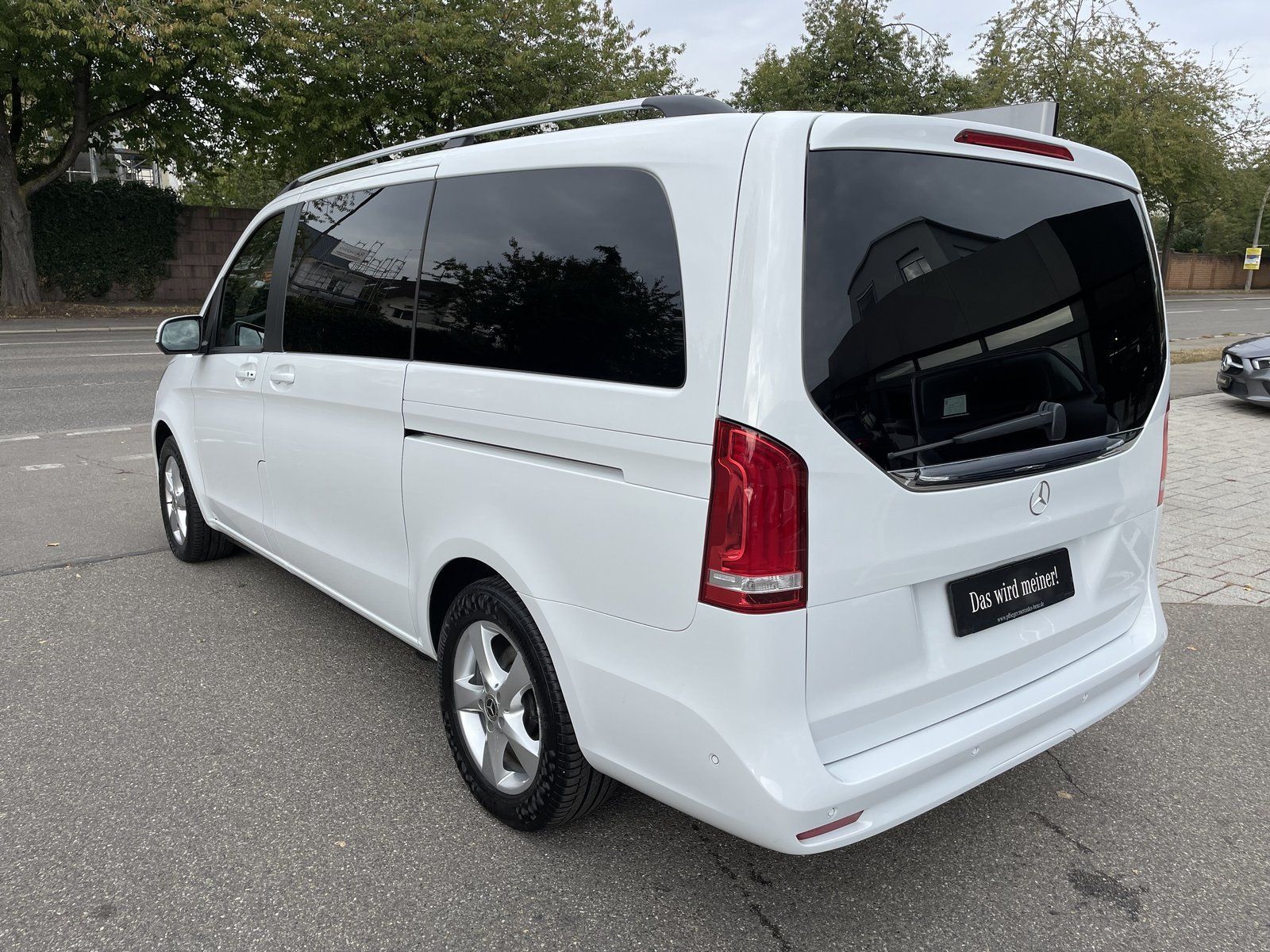 Mercedes-Benz V 220 d 4MATIC ED - Samsaru's Car Outlet