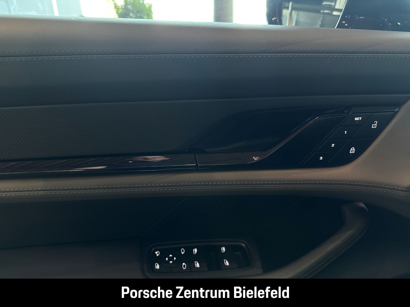 Porsche Taycan Turbo S Cross Turismo Burmester Panorama