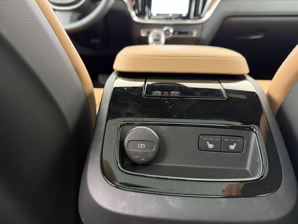 Volvo V60 T6 Ultra Bright Recharge Plug-In Hybrid AWD