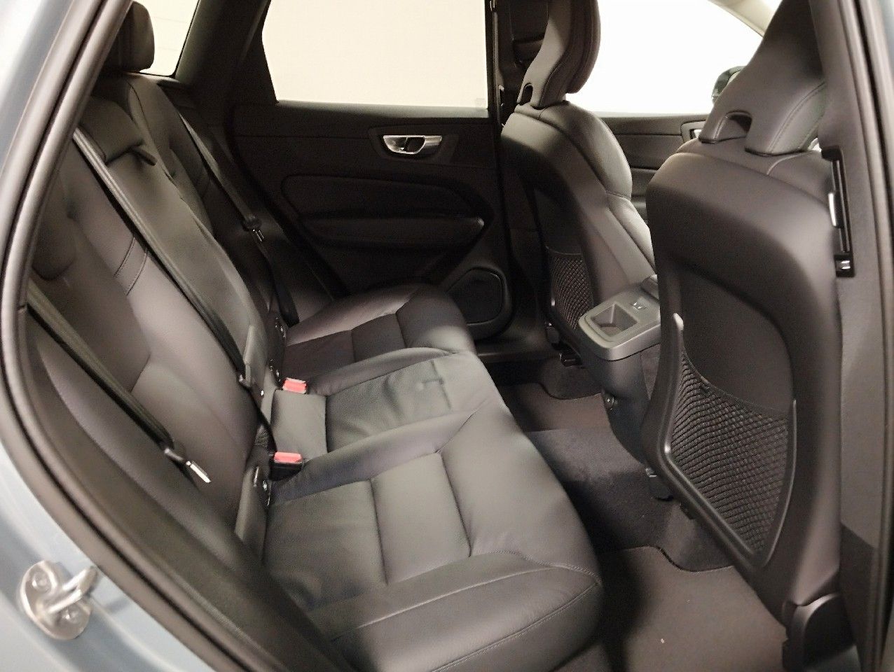 Volvo XC60 B4 Plus Dark Diesel AWD - Samsaru's Car Outlet