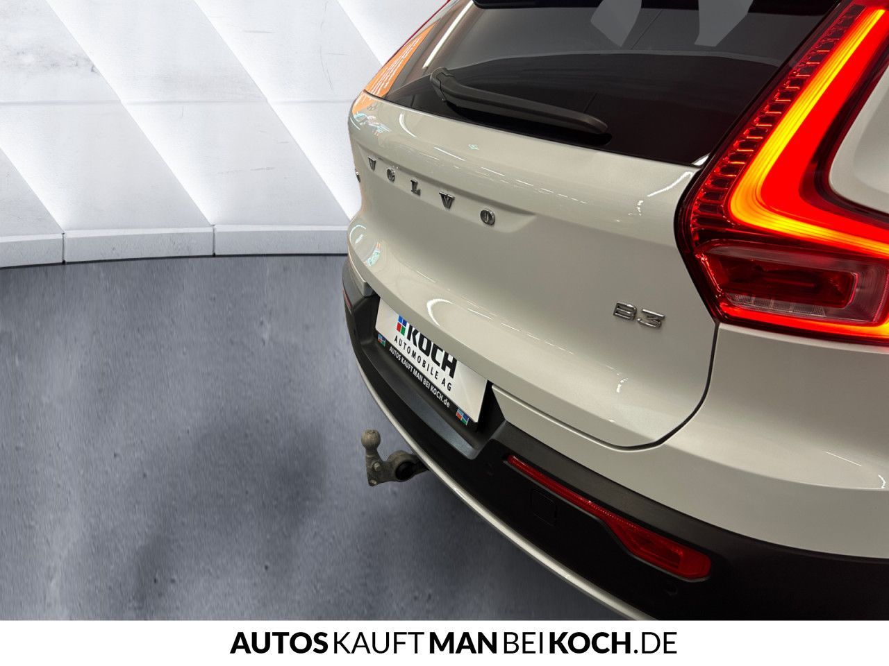 Volvo XC40 B3 DKG Core AHK LED SHZ/LHZ NAVI PDC/CAM!