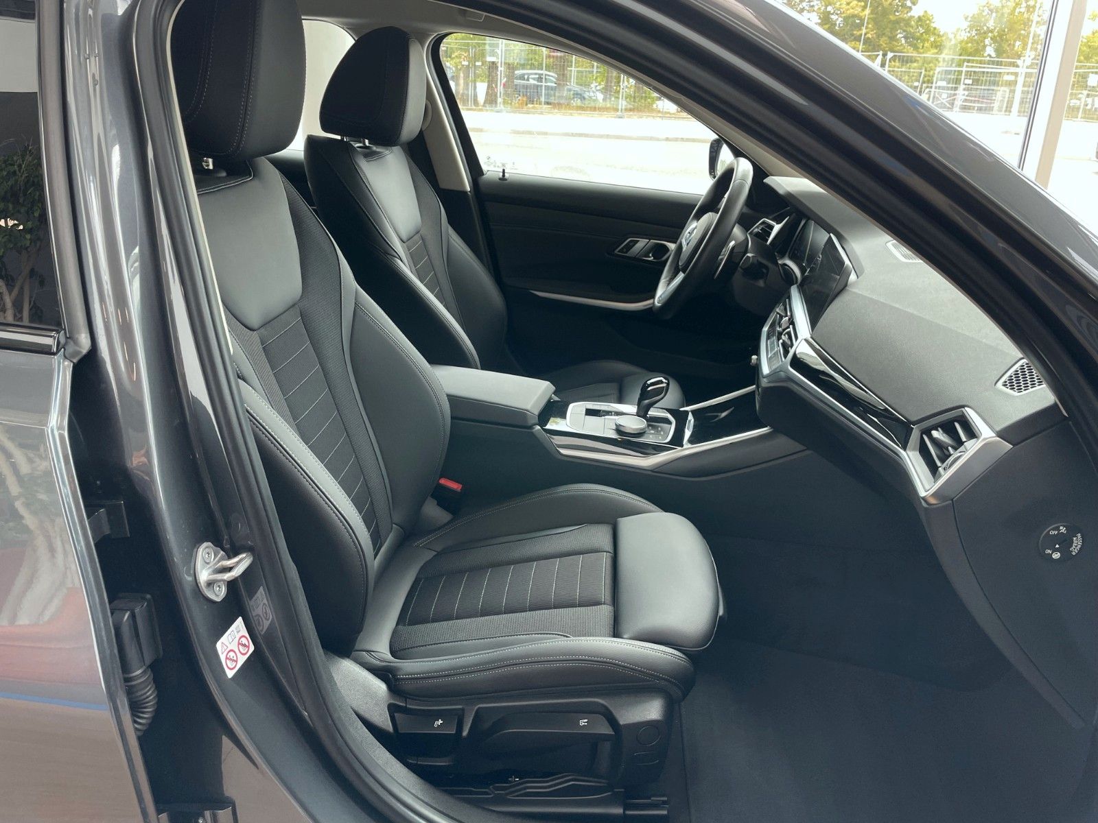 BMW 330e xDrive T. Sport Line - Samsaru's Car Outlet