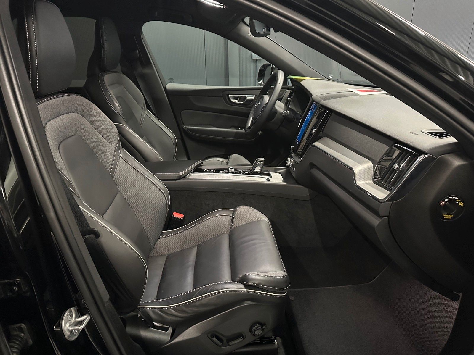 Volvo XC60 R-Design AWD *19Zoll*AHK*360°*Harman/Kardon