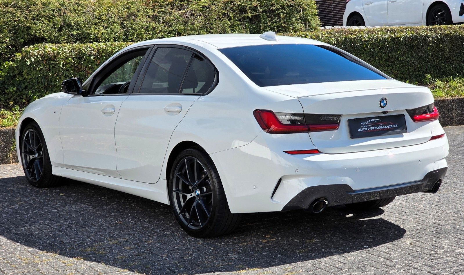 BMW M-SPORTPAKET*XDRIVE*LED*NAVI*LEDER*ACC*RFK*MWST