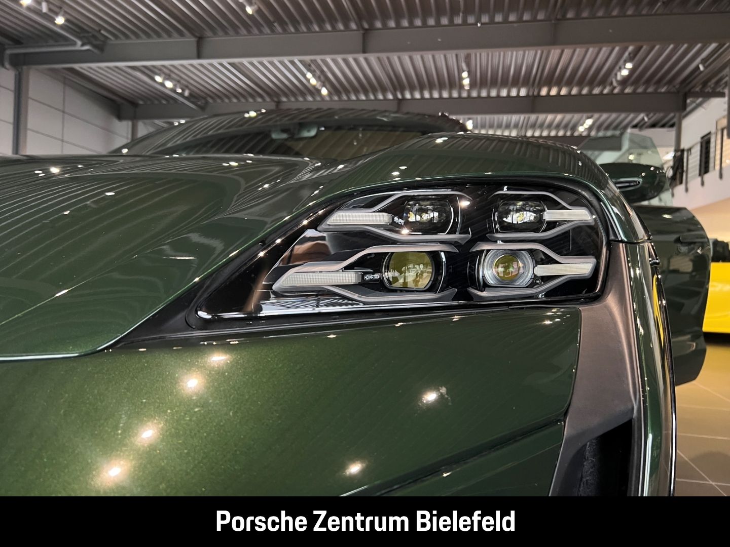 Porsche Taycan Turbo S Cross Turismo Burmester LED