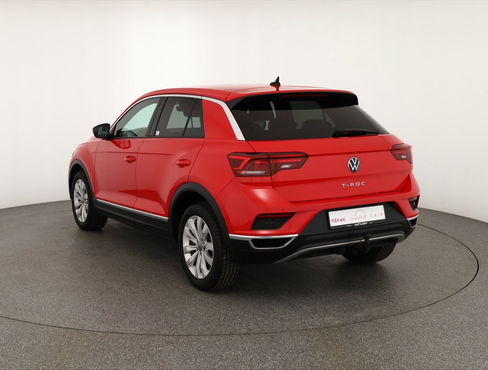 Volkswagen T-Roc 1.5 TSI DSG Sport - Samsaru's Car Outlet