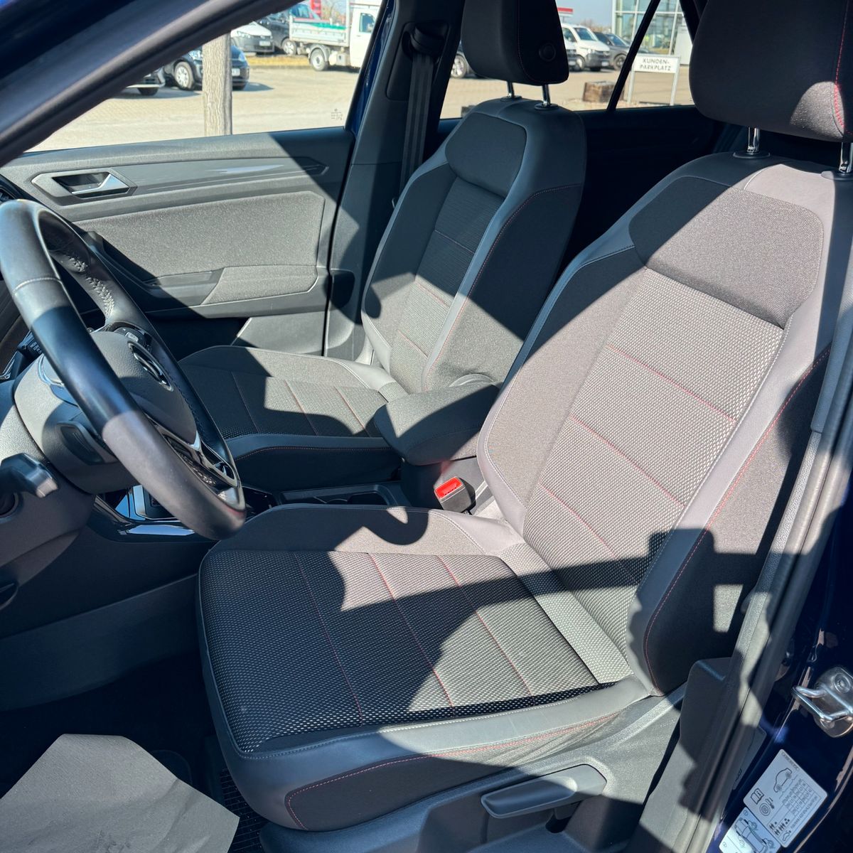 Volkswagen T-Roc Sport - Samsaru's Car Outlet