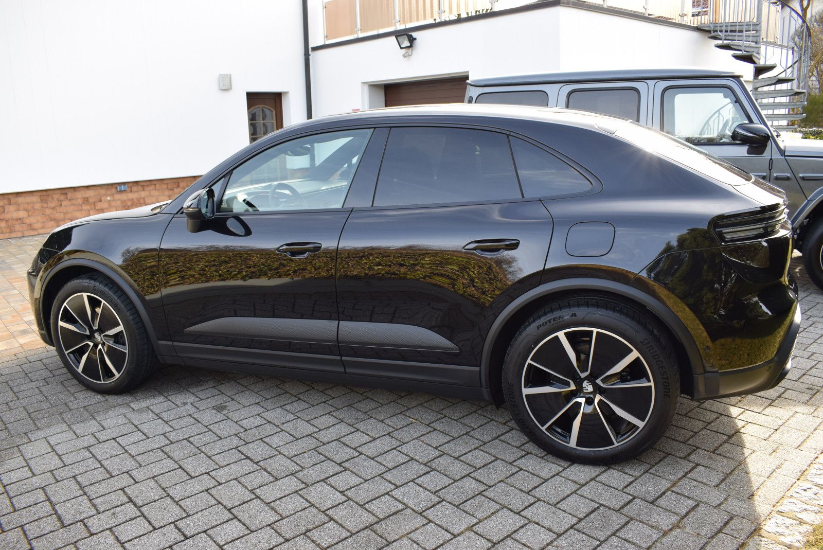 Porsche Macan 4 - Samsaru's Car Outlet