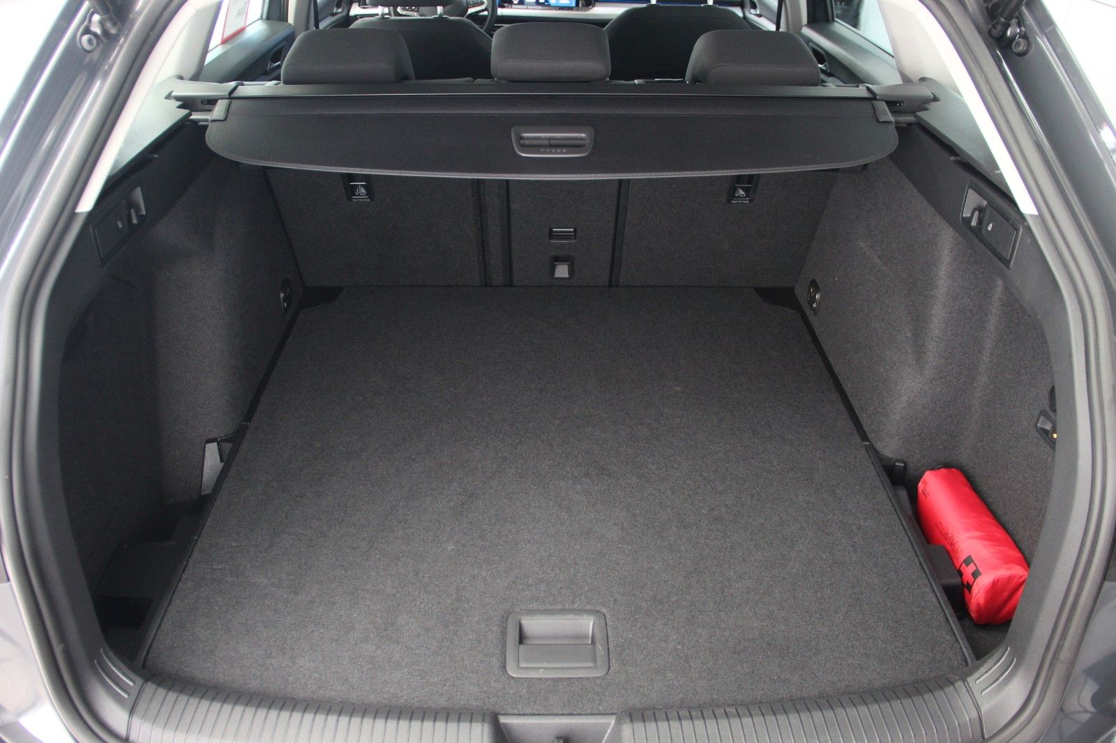 Volkswagen Golf 8 1.5 TSI Life - Samsaru's Car Outlet