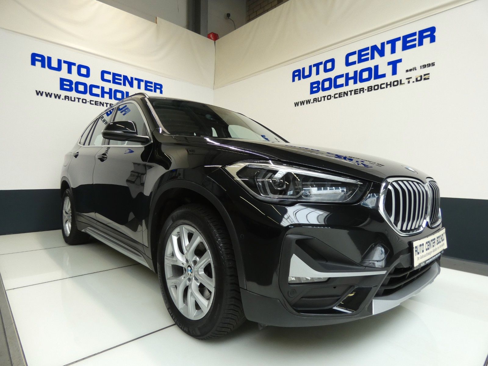 BMW X1 xDrive 20 i xLine - Samsaru's Car Outlet