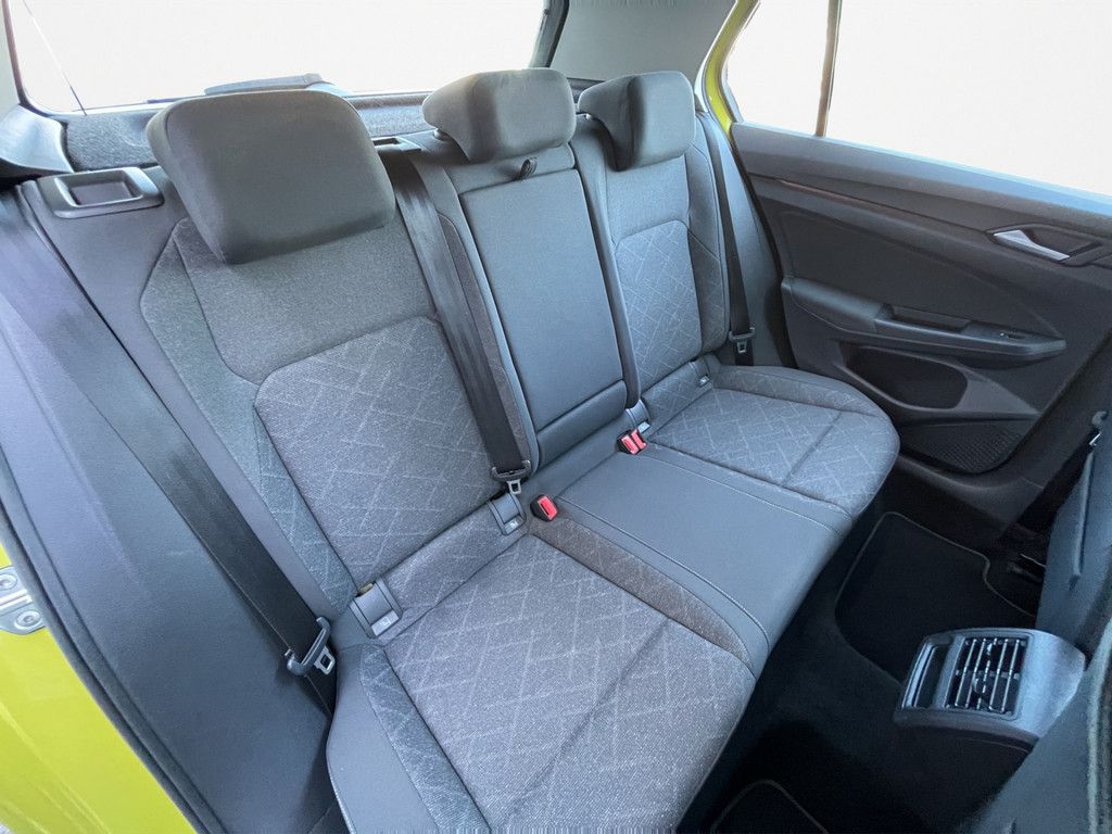 Volkswagen Golf VIII 1.5 TSI Life - Samsaru's Car Outlet