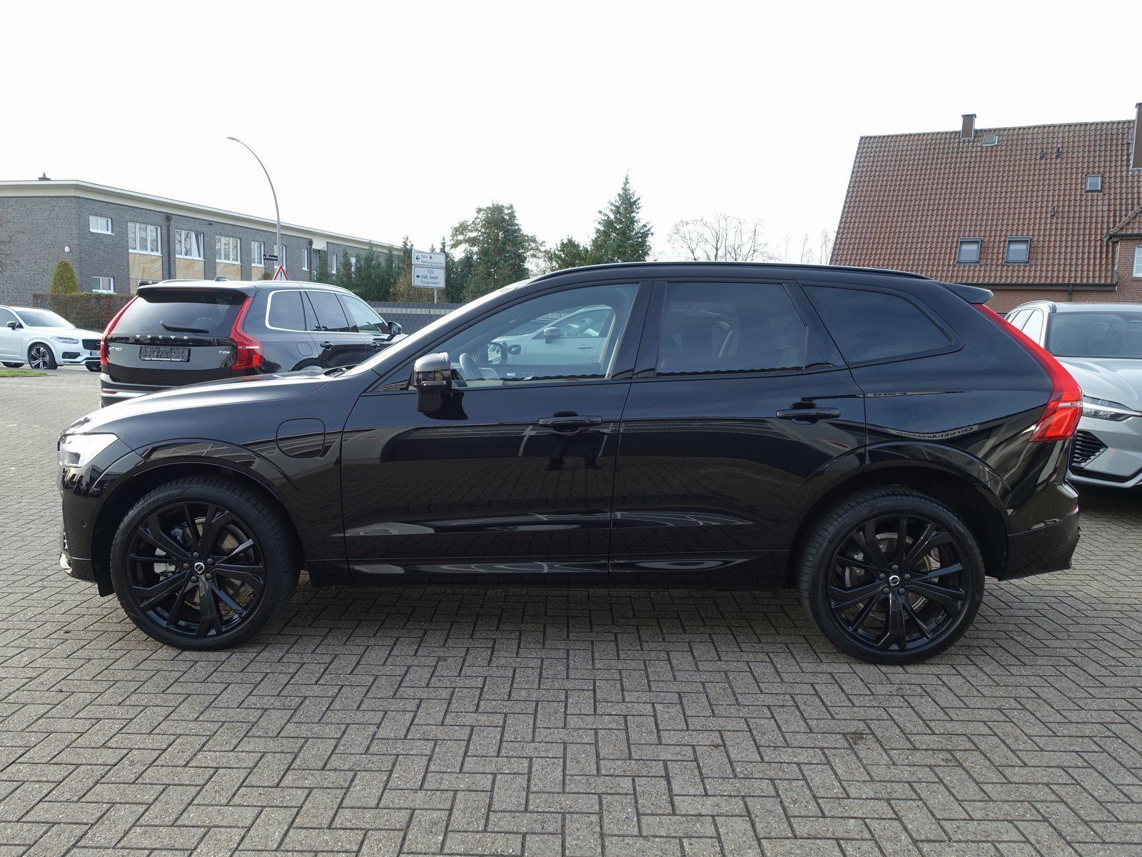 Volvo XC60 Black Edition Ultra T8 AWD/Massage/B&W/AHK
