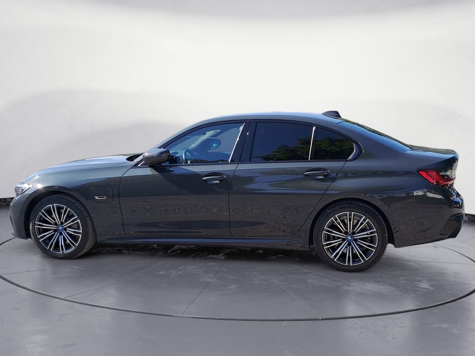 BMW 330e M Sport - Samsaru's Car Outlet