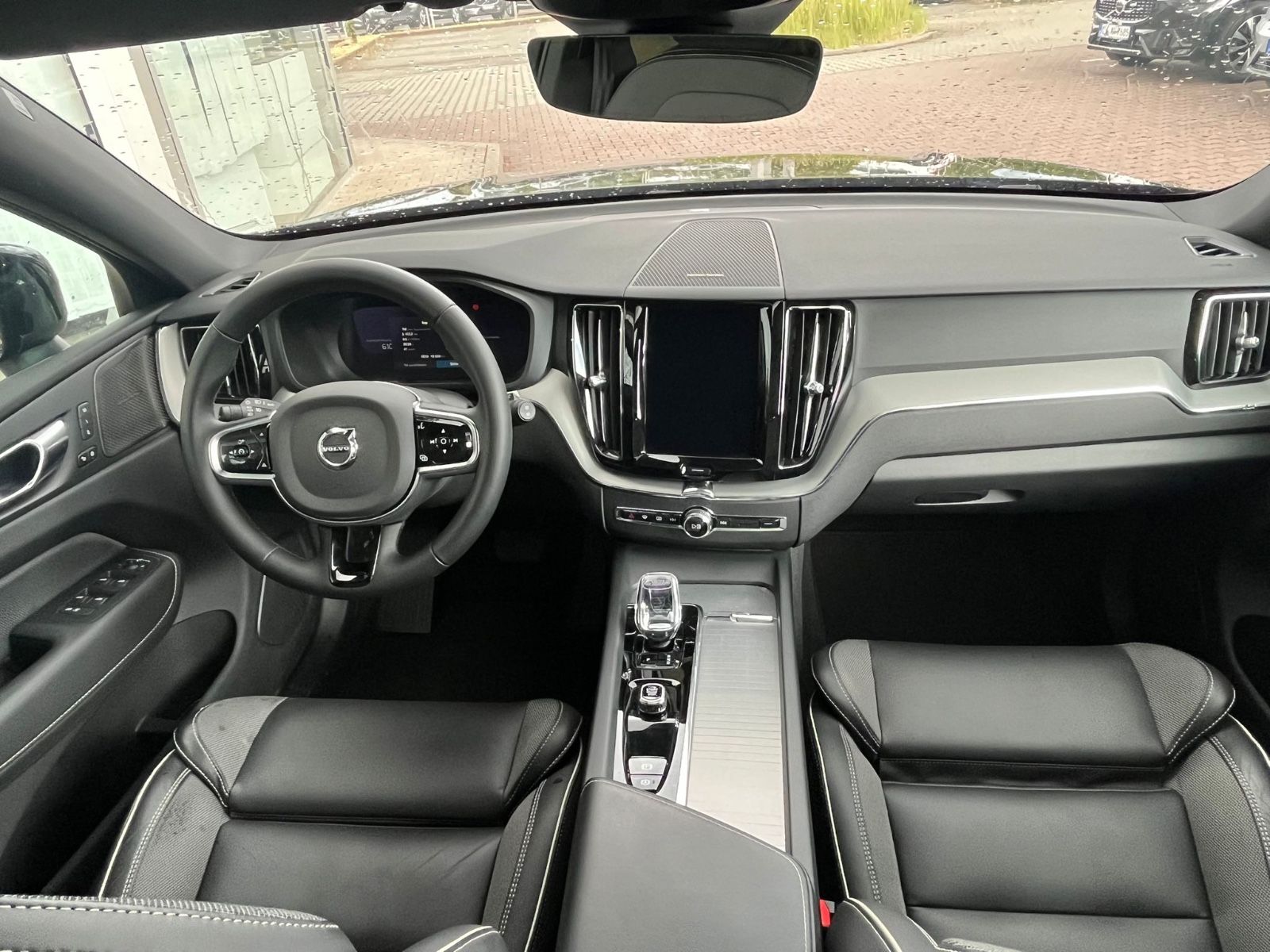 Volvo XC60 T6 AWD Recharge Plus Dark - Samsaru's Car Outlet