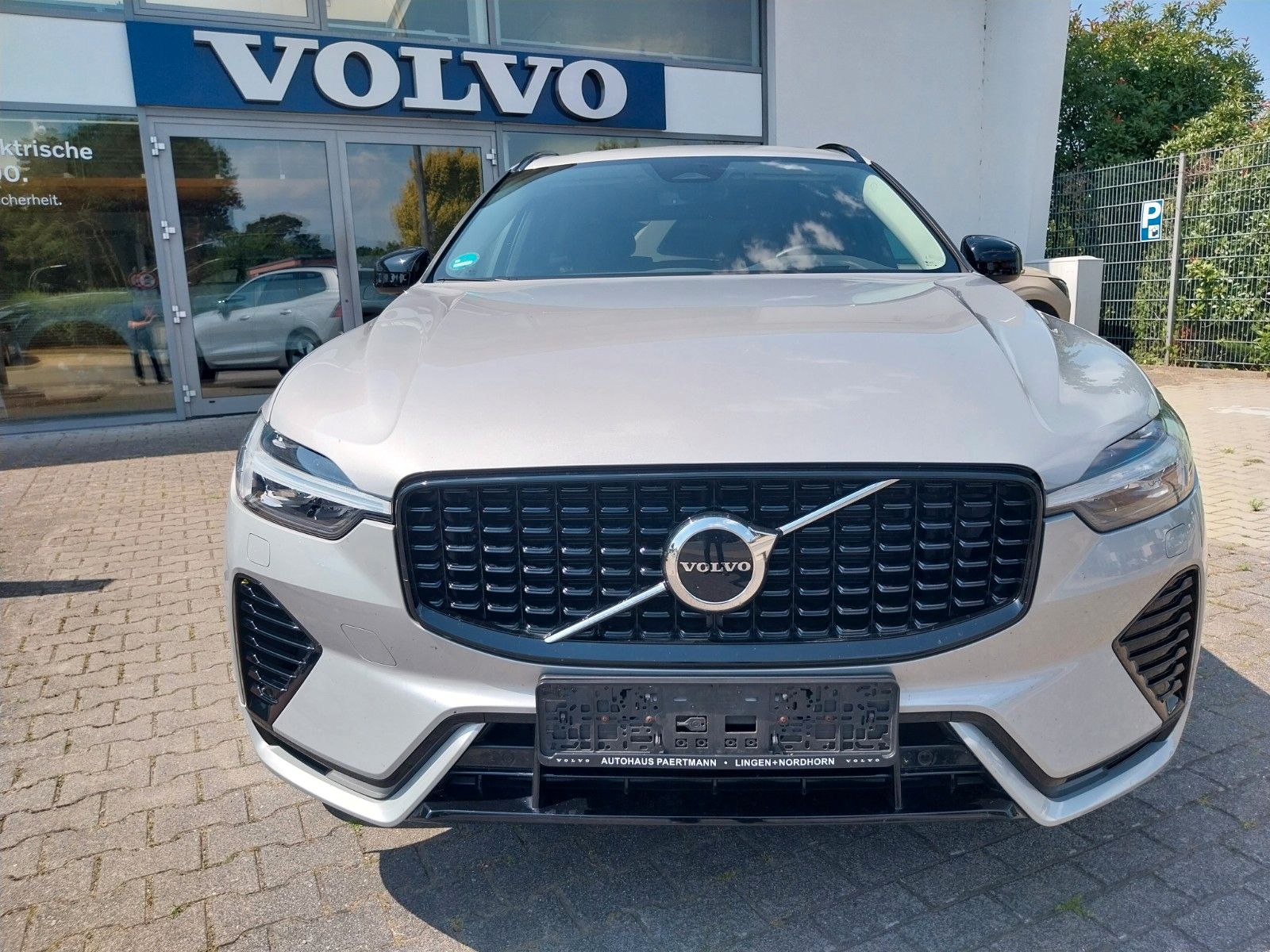 Volvo XC60 Ultimate Dark Recharge Plug-In Hybrid AWD - Samsaru's Car Outlet