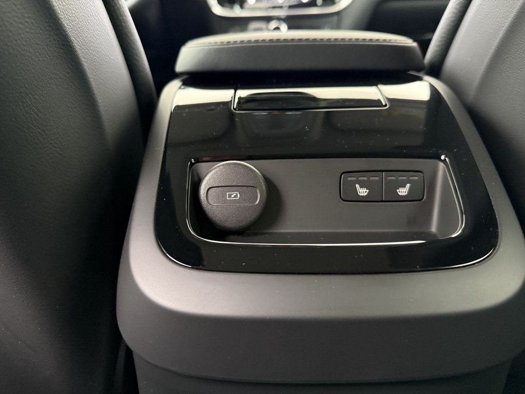 Volvo V60 T6 Plus Dark Recharge Plug-In Hybrid AWD LED