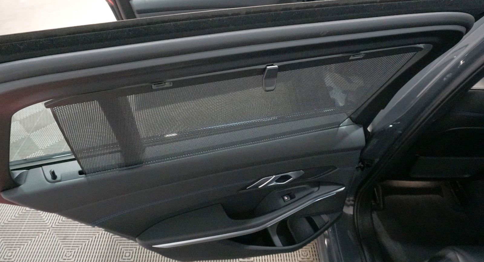 BMW 330 e xDrive M Sport - Samsaru's Car Outlet