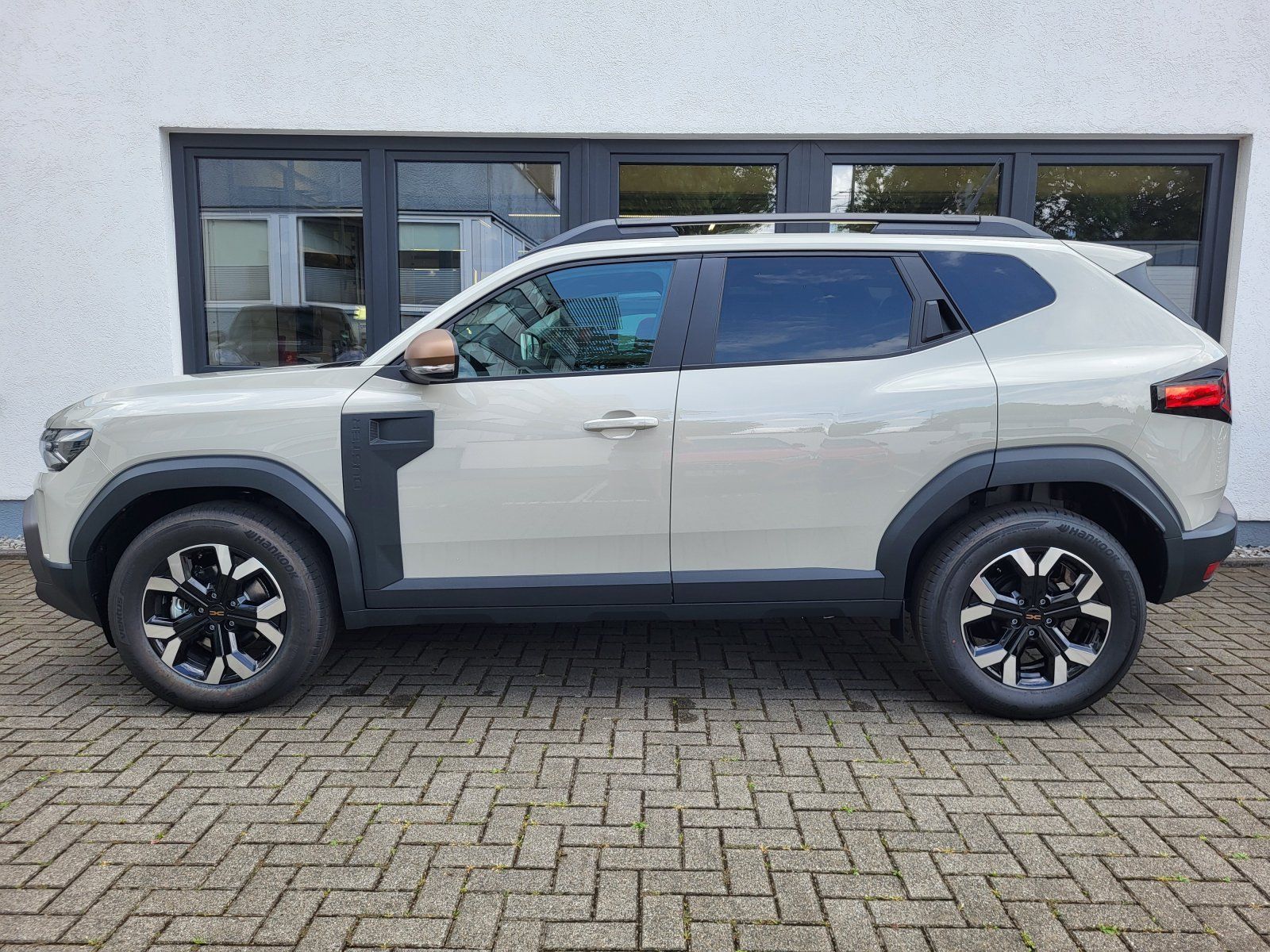 Dacia Duster NEW Hybrid 140 4x2 Extreme - Samsaru's Car Outlet