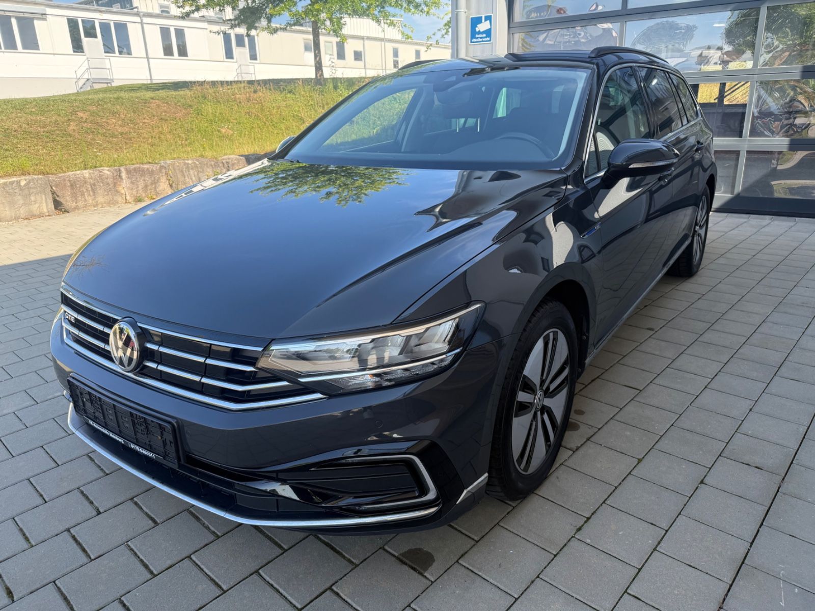 Volkswagen Passat Variant GTE - Samsaru's Car Outlet