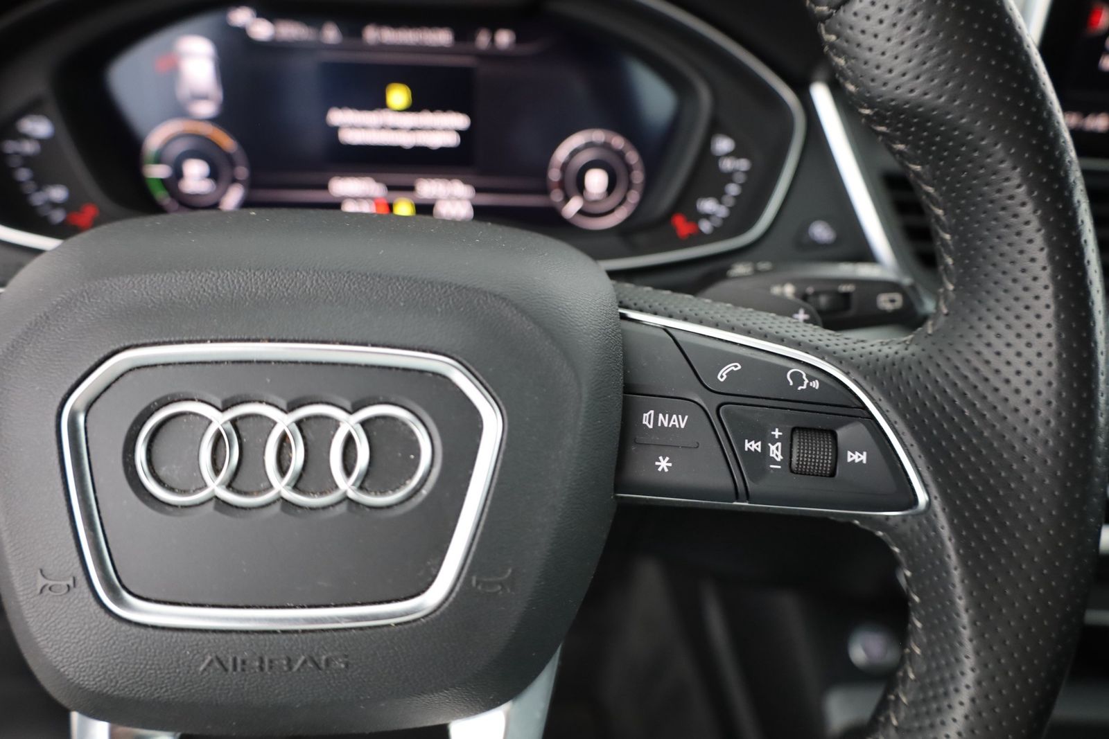 Audi Q5 55 TFSIe 2x S-Line quattro - Samsaru's Car Outlet