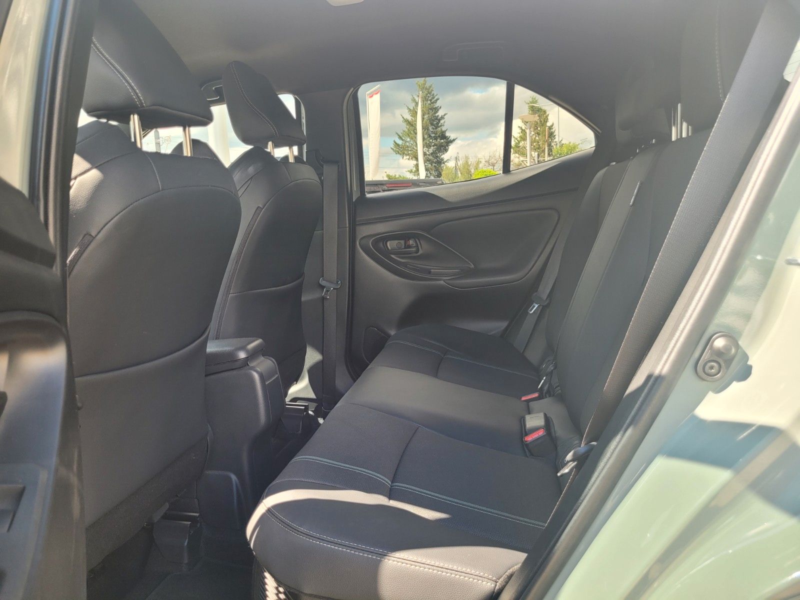 Toyota Yaris Cross Hybrid 4x4 Premiere Edt.*Vollausst.*