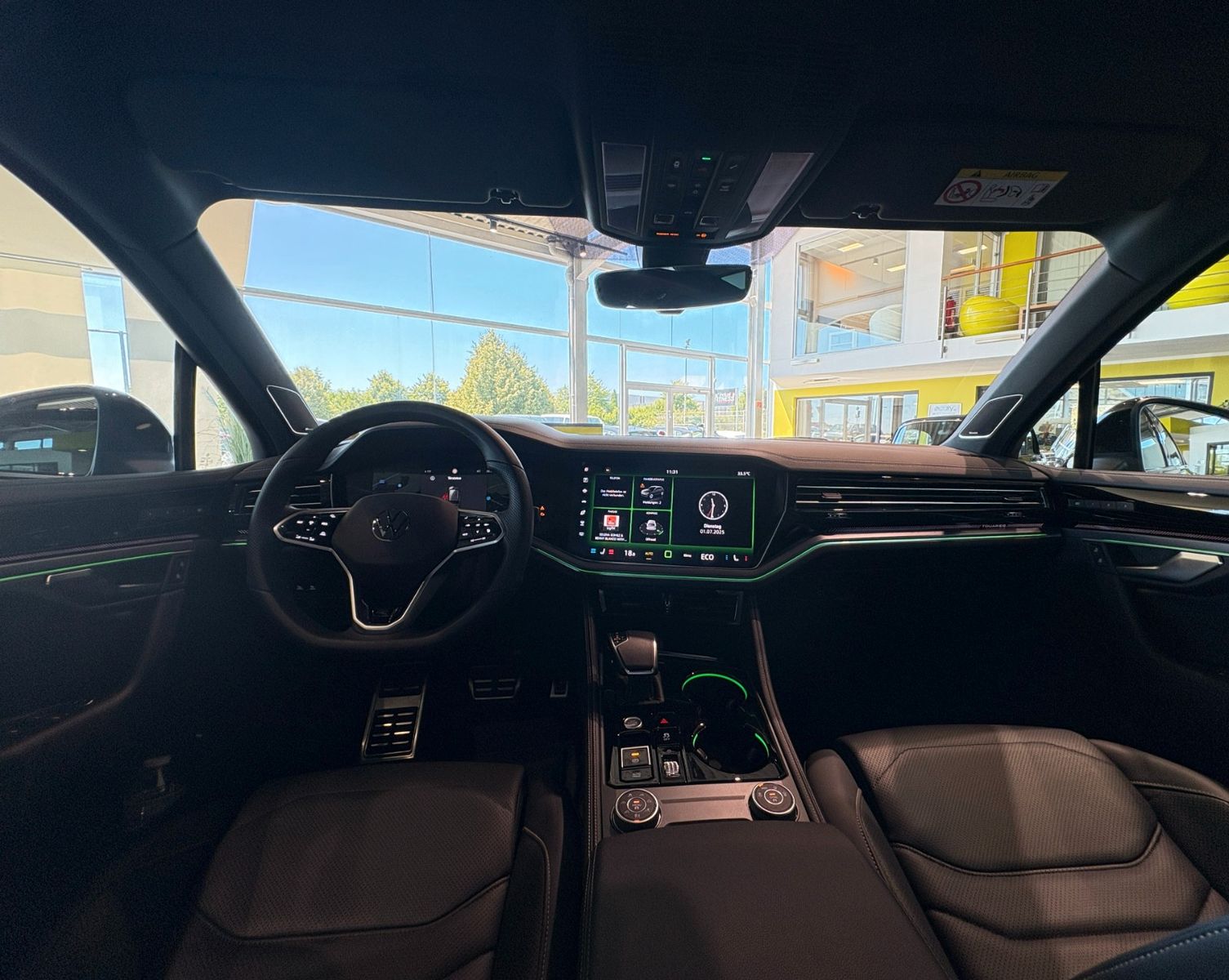 Volkswagen Touareg 3.0 TDI R-Line - Samsaru's Car Outlet