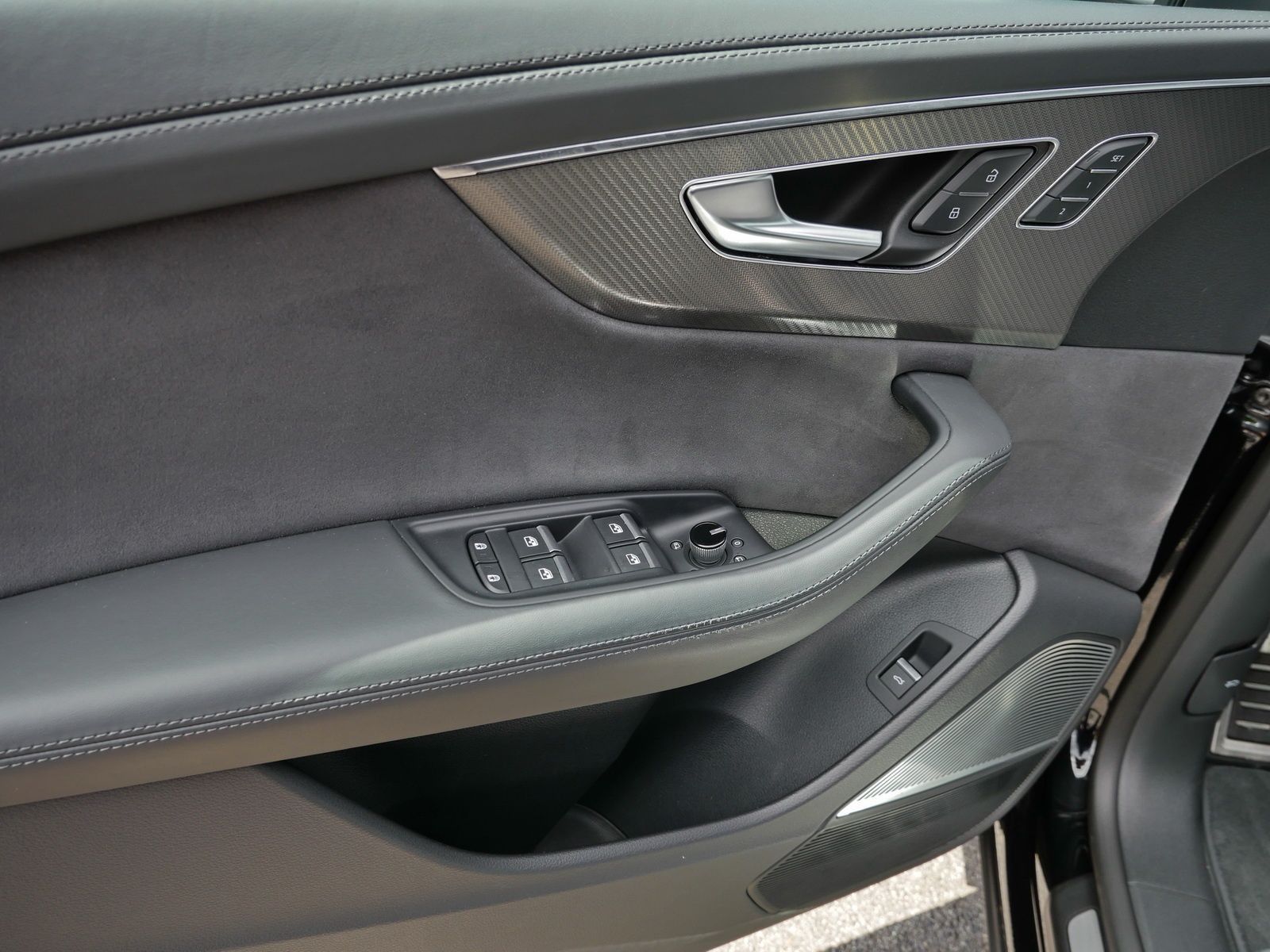 Audi RS Q8 305km/h*Keramik*Pano*B&O*Air*Stand*Nachts.