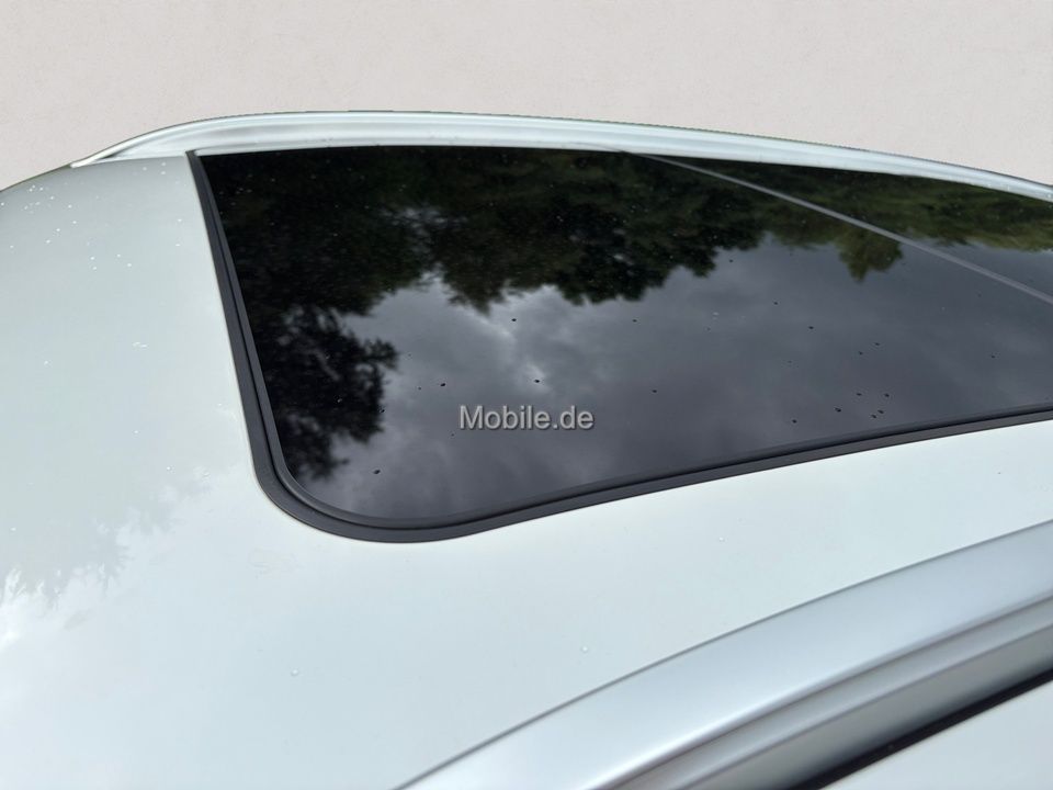 BMW 330d Touring Luxury Line - Samsaru's Car Outlet