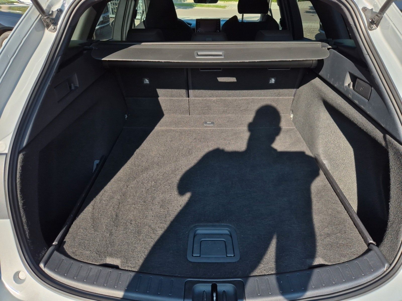 Toyota Corolla Touring Sports Hybrid Club - Samsaru's Car Outlet
