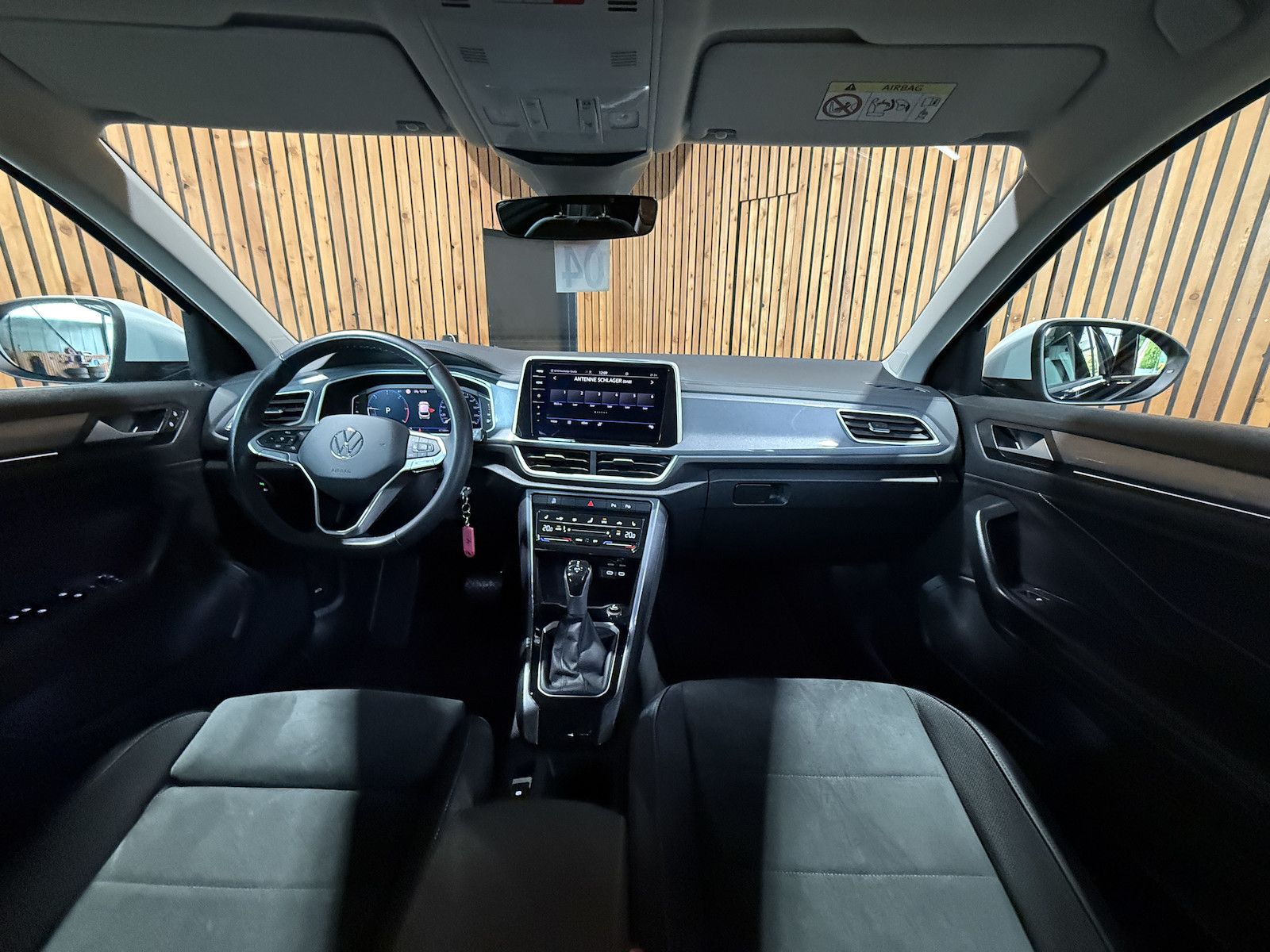 Volkswagen T-Roc 2.0 TDI Style - Samsaru's Car Outlet