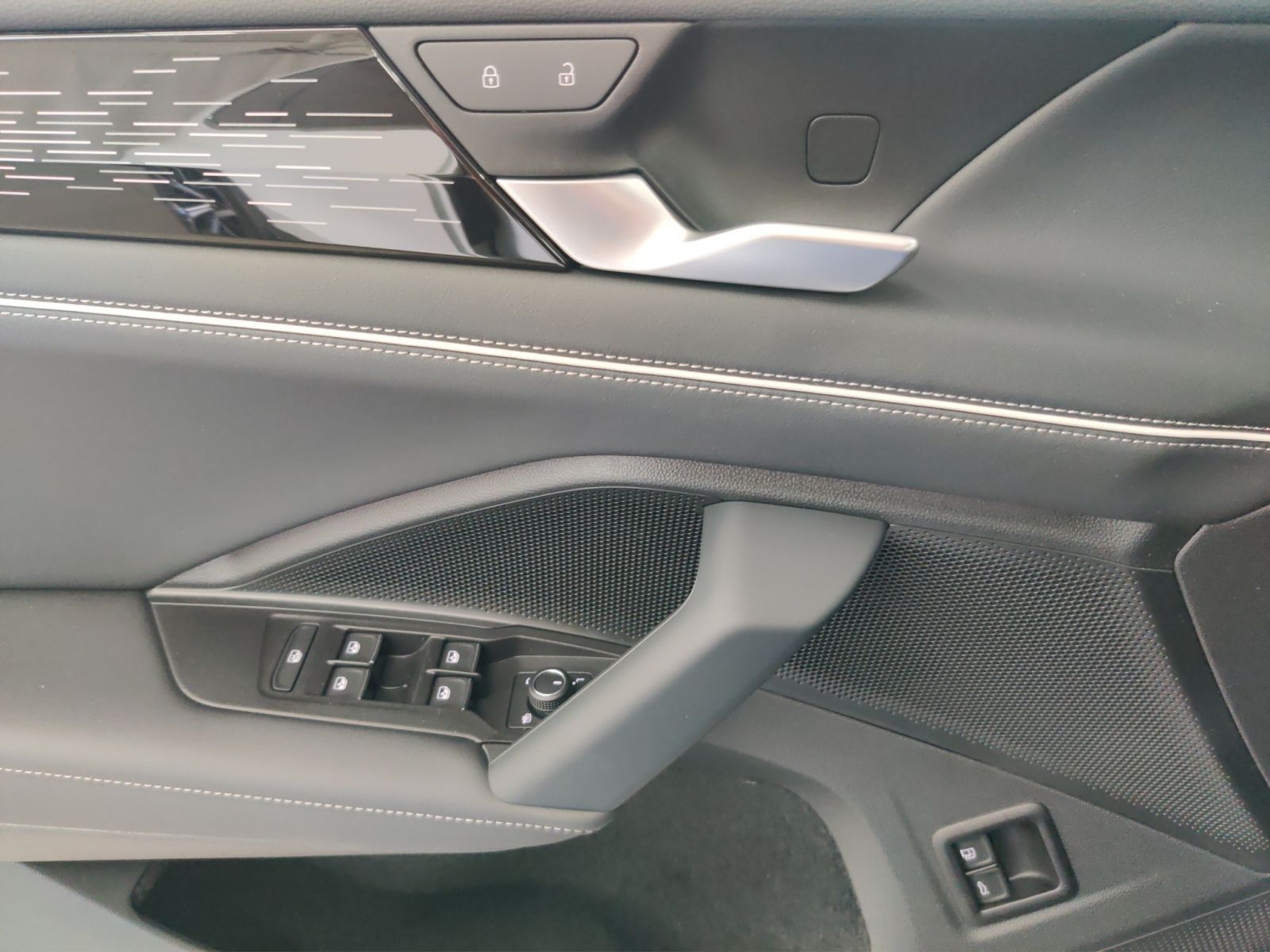 Volkswagen Tiguan Elegance 1.5 eHybrid AHK/HD-Matrix/"Dark"
