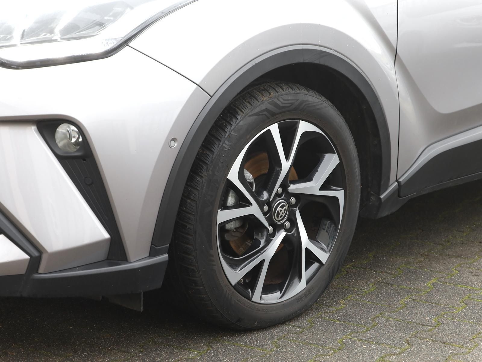 Toyota C-HR 2.0 Hybrid - Samsaru's Car Outlet